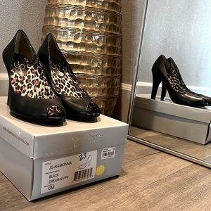 Jessica Simpson Size 6 Black Peep Toe! Cute and classic look!